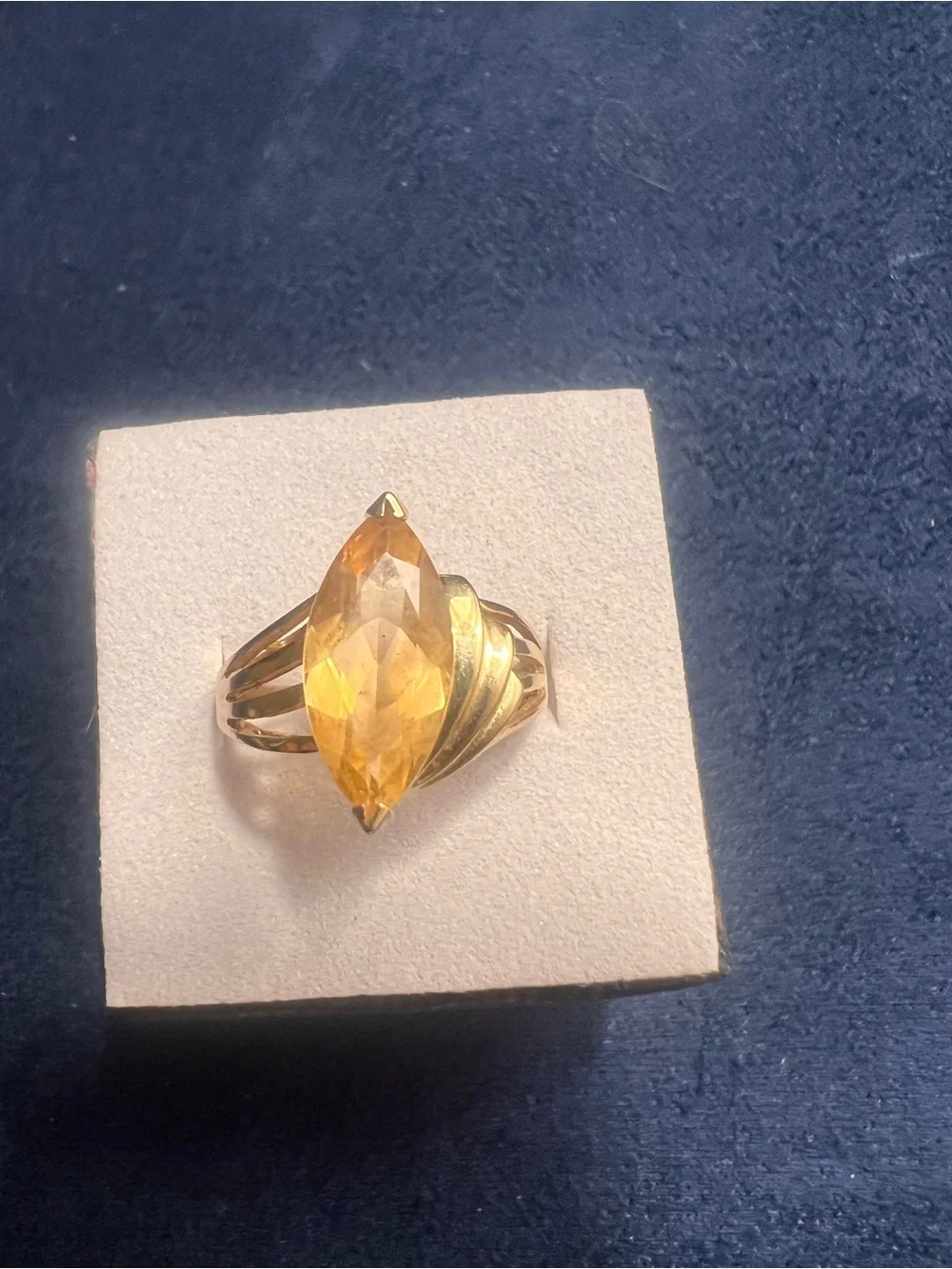 10kt Gold Citrine Marquise vintage ring- size 7